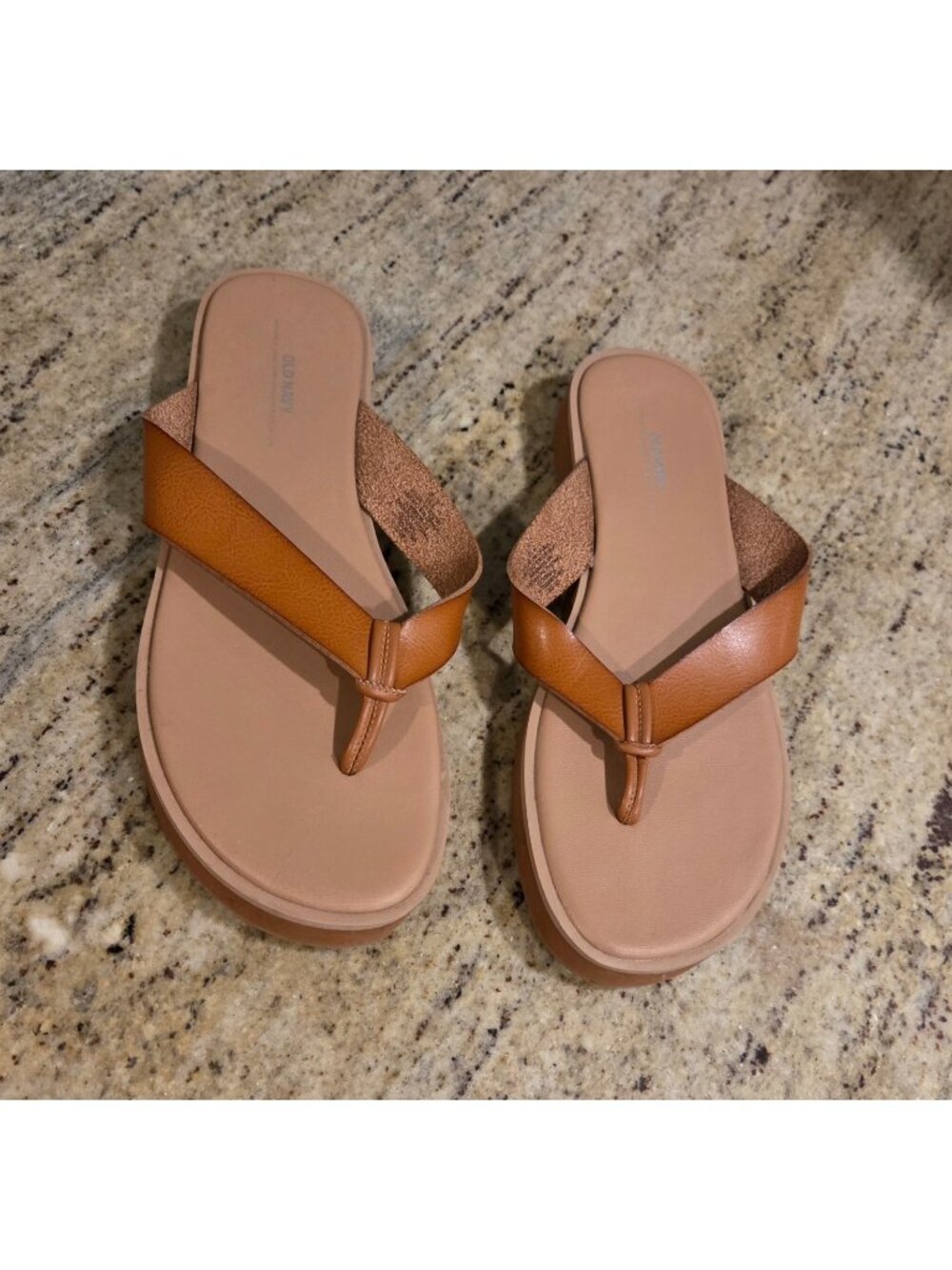 Old Navy Womens Size 8.5 Cognac Faux Leather Flip-Flop Thong Sandal
